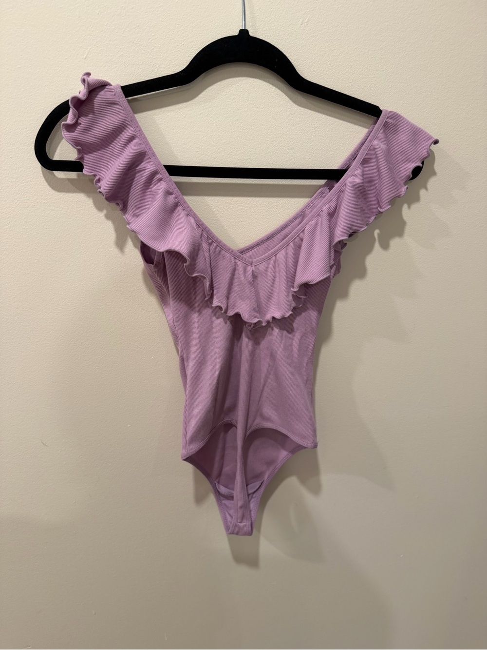 Lilac Ruffle-Trim bodysuit - Picture 3 of 4